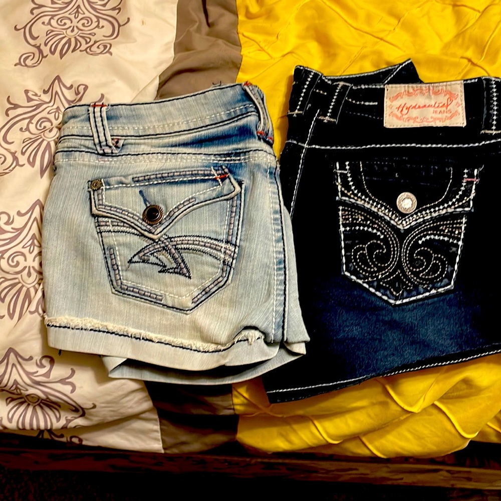 One light one dark hydraulic jean shorts, 7/8
